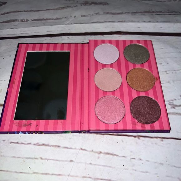 BEAUTIFULLY Disney Alice Wonderland Cheshire Cat Curiouser Eyeshadow Palette NLA - Picture 3 of 10